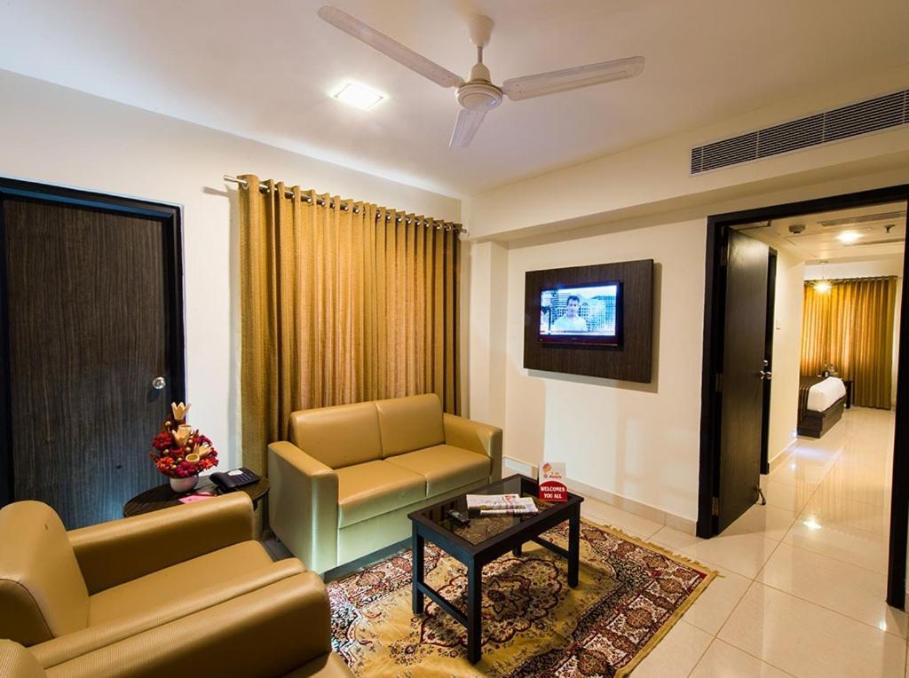 Tiruchirappalli Plaza Hotel Trichy מראה חיצוני תמונה